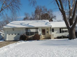911 Sommerville St S, Shakopee, MN 55379