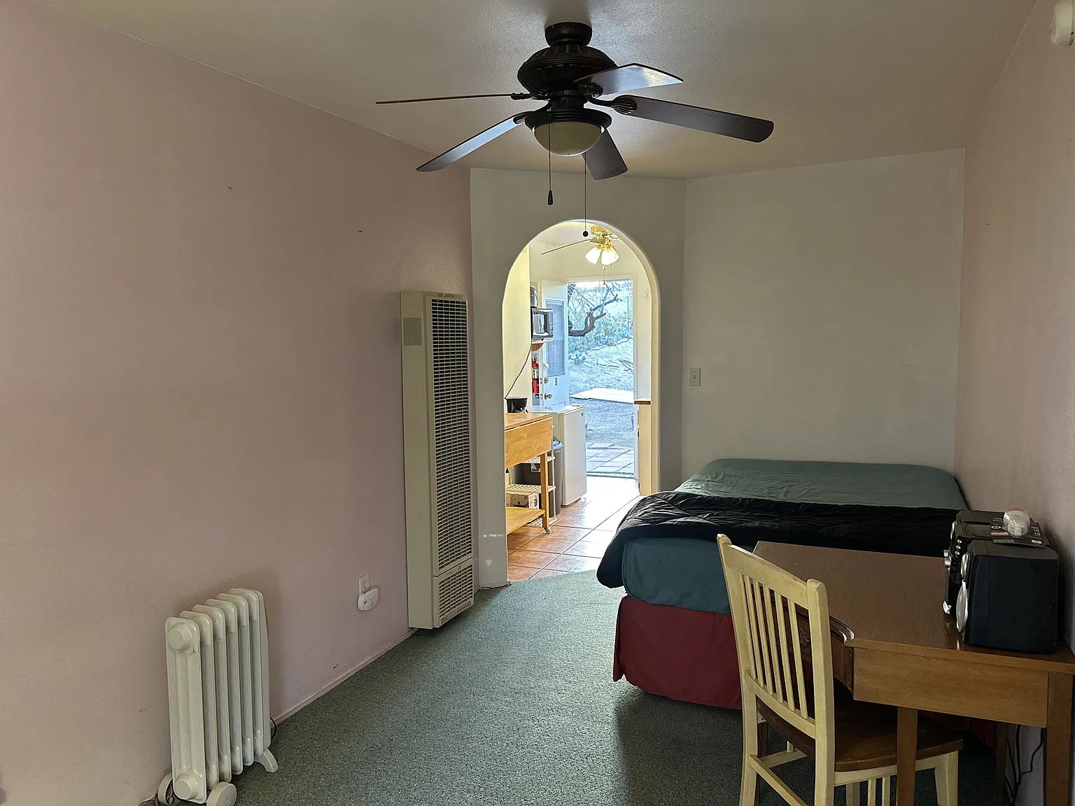 Studio, 400 sqft, $850 — Photo 2
