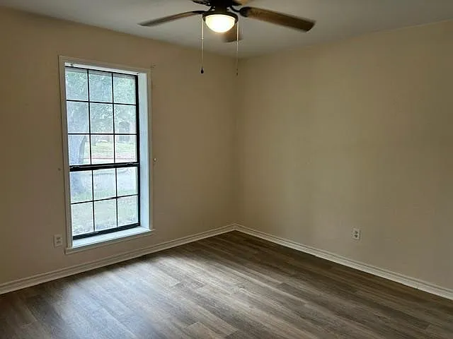 7013 Chiswick Dr — Photo 8