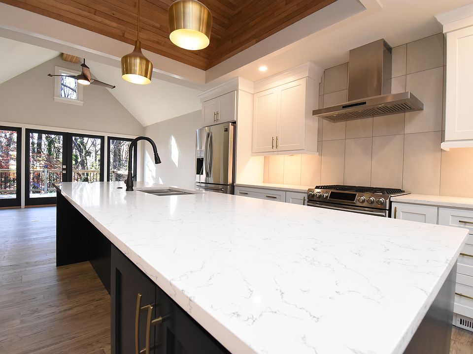 Kitchen with quartz counters