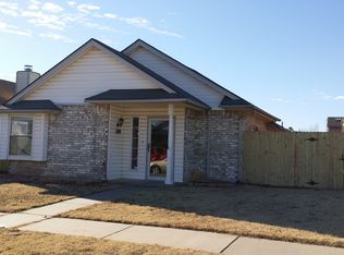 2109 S Robinson Ave, Moore, OK 73170