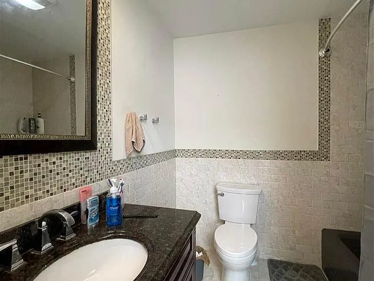 515 Bloomfield St #2 — Photo 10
