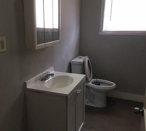 3rd image of 215 W Pembroke Ave