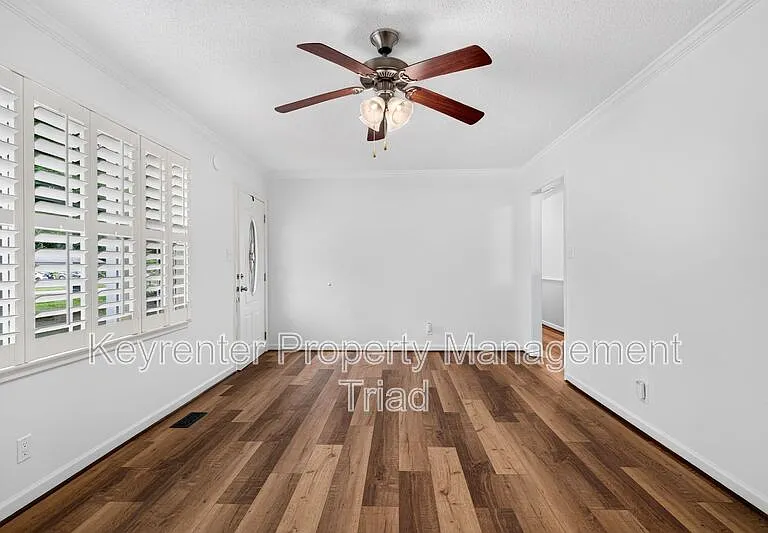 9415 Glen Cross Dr — Photo 5