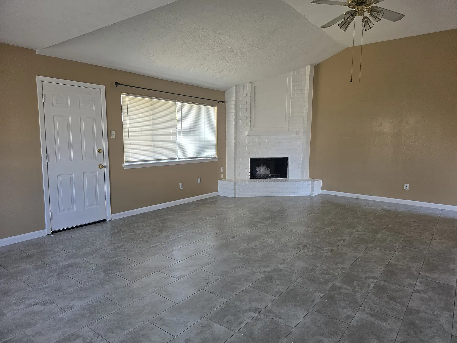 3 bed, 1662 sqft, $1,900 — Photo 3