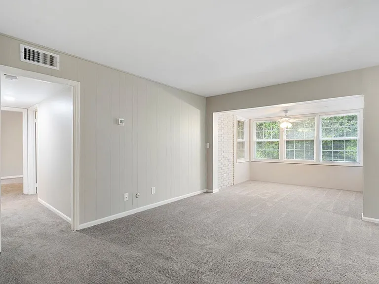 Winthrop Apartments — Photo 20