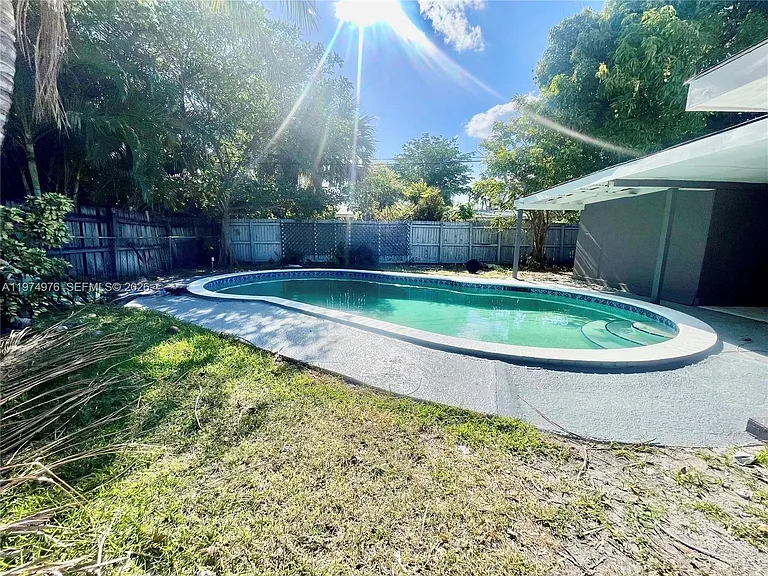 1649 NE 8th Ave — Photo 8