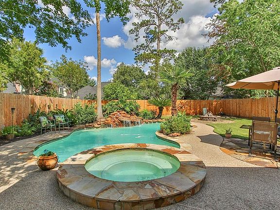 3rd image of 13718 Lawrence Trace Ct
