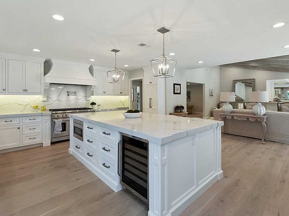 5th image of 31788 Foxfield Dr