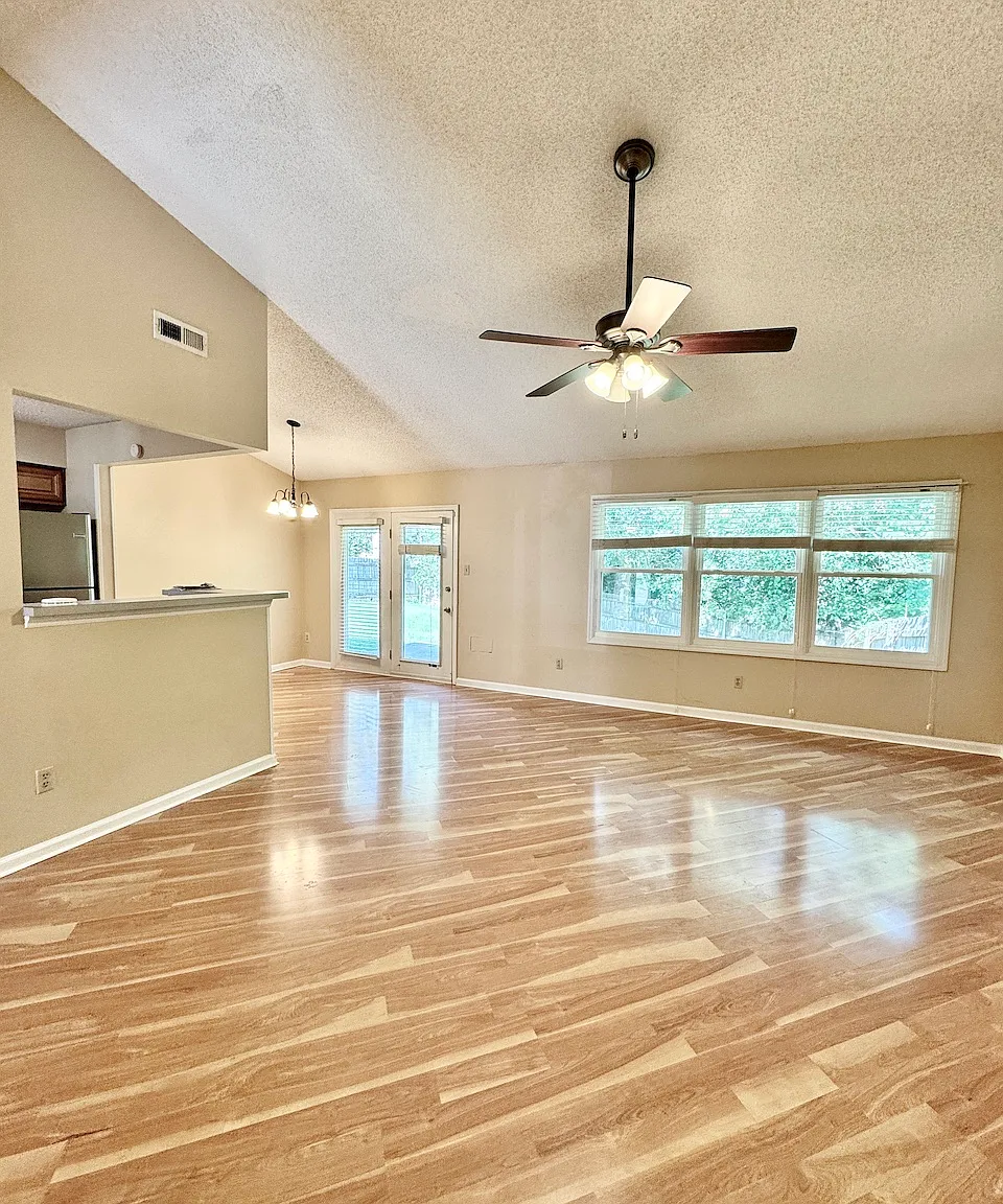 1424 Clear Brook Dr — Photo 4