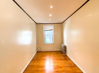 25-47 22nd St #2R, Astoria, NY 11102