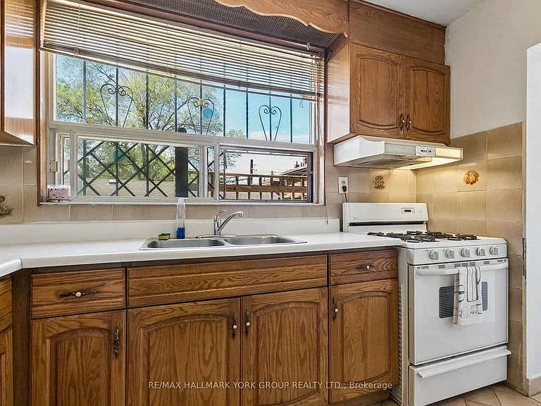 472 Winona Dr #MAIN FL — Photo 6