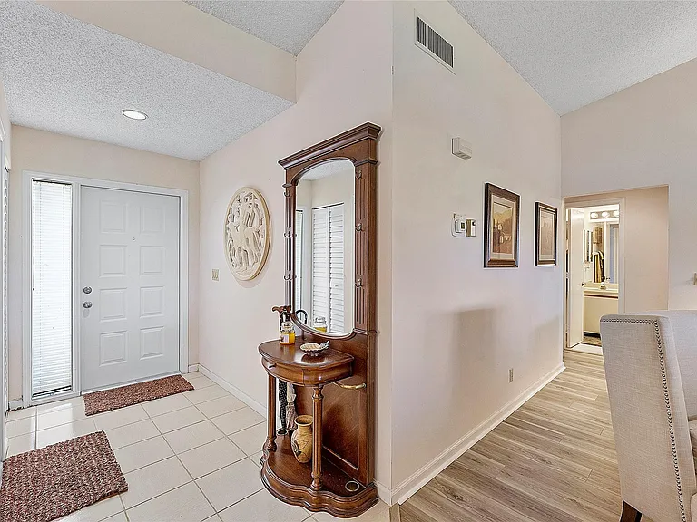 31 Columbia Ct — Photo 49