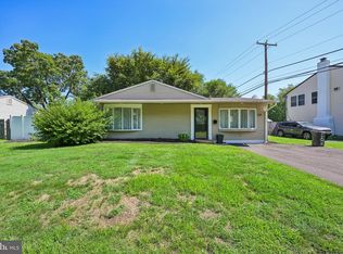 431 Magnolia Dr, Levittown, PA 19054