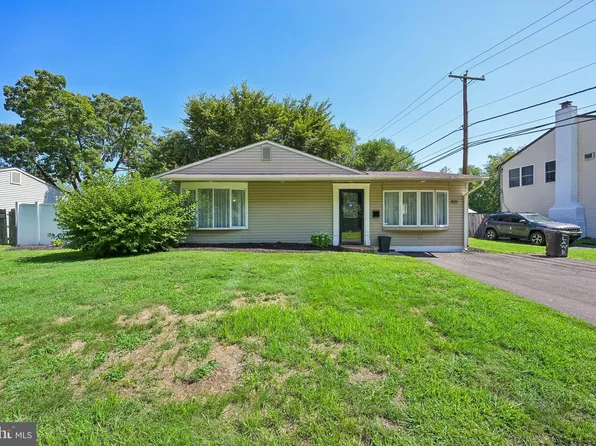 431 Magnolia Dr, Levittown, PA 19054
