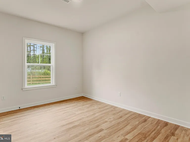 17 Carol St — Photo 18