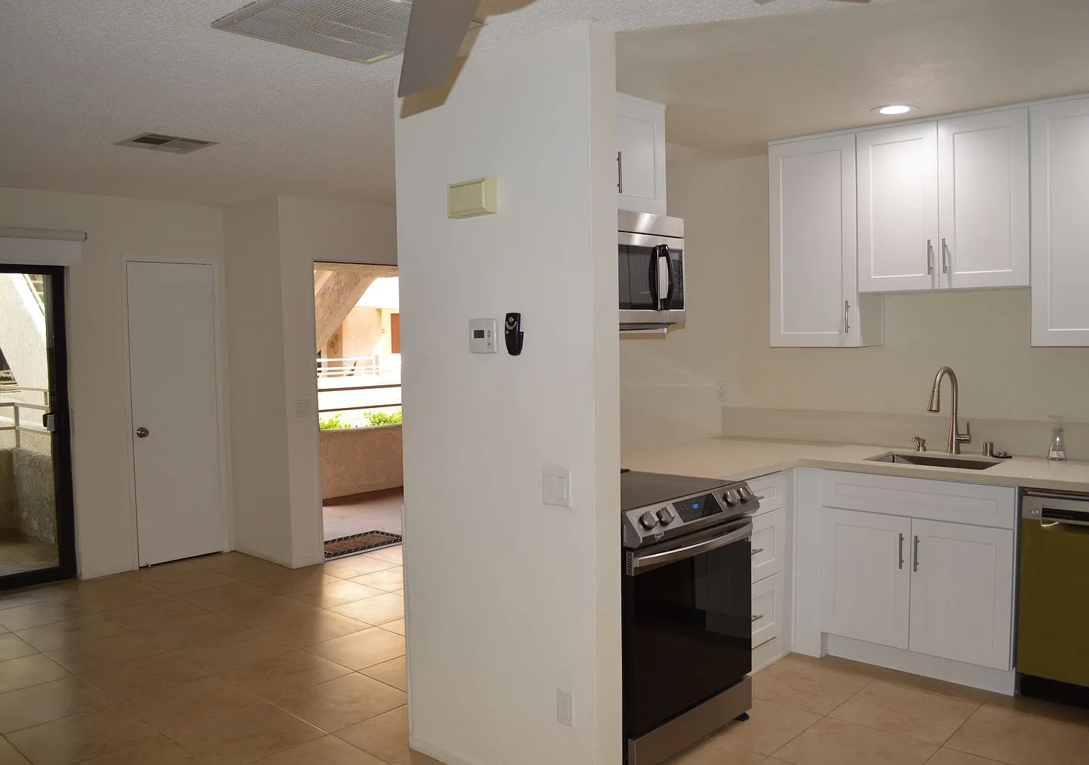 Biarritz Community, Central Palm Springs, Long Term Unfurnished — Photo 2