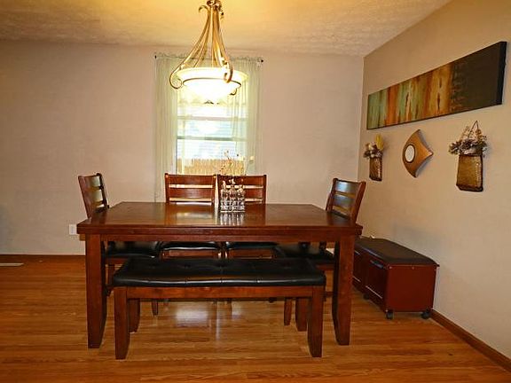 5th image of 2043 Jade St