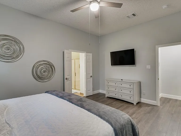 1717 Parkwood Dr — Photo 11