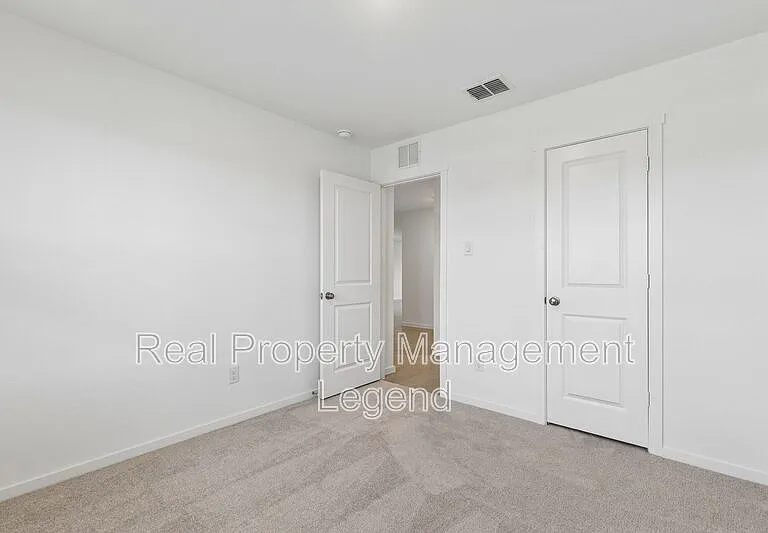 216 Asterwood Ln — Photo 7