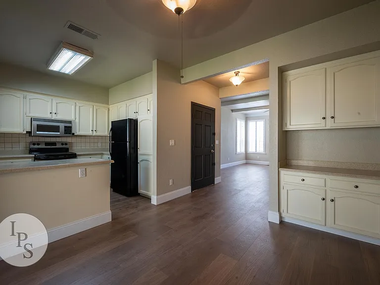 8153 N Cedar Ave #126 — Photo 6