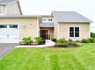 417 Gardenia Dr, Rhinebeck, NY 12572