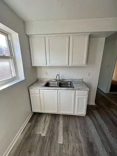 250 Basswood Ave #1 Photo 1