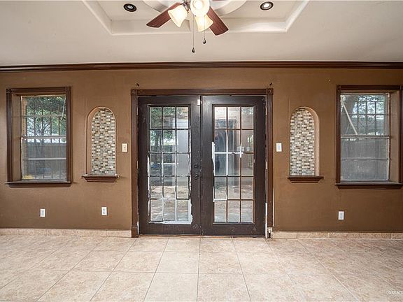 4th image of 720 N Padre Ave