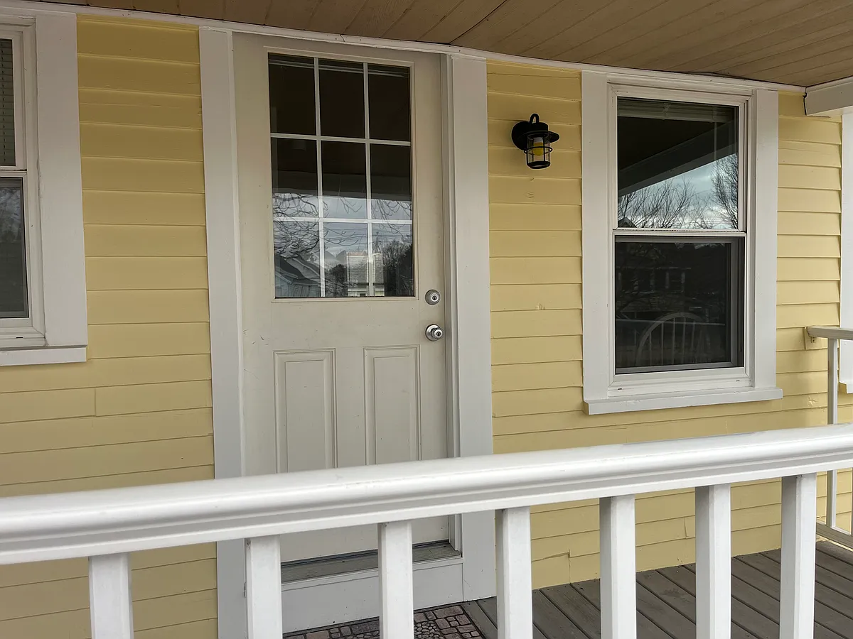Building Photo - 48 Bourne St #48