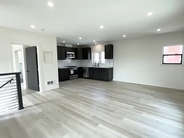 4253 Howe St #A — Photo 3