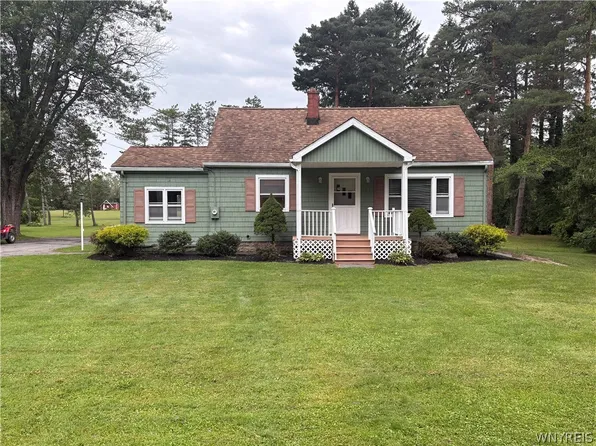 72 Schwartz Rd, Elma, NY 14059