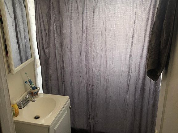 5th image of 2615 W Wellington Ave APT 3G