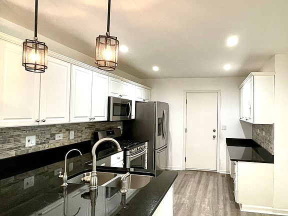 3rd image of 54 Egg Harbour Ct