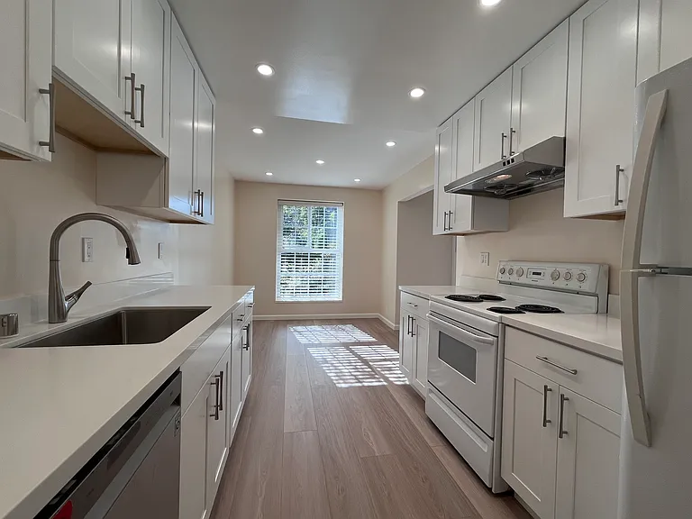 979 Ponderosa Ave #D — Photo 1
