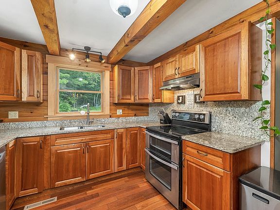 4th image of 204 Evergreen Valley Road