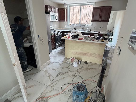 4th image of 211 N Lakewood Ave