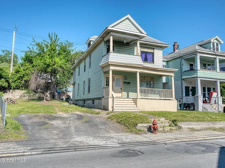 320 Saratoga St #1 — Photo 2