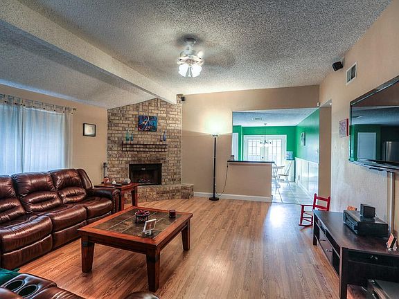 5th image of 11110 Kirkridge Dr