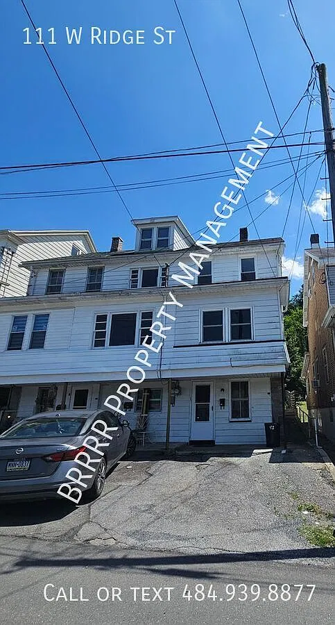 3 Bedroom 1 bath end unit row home with garage and off street parking — Photo 2
