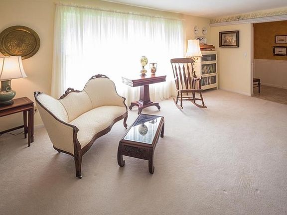 3rd image of 2432 Summerlin Dr