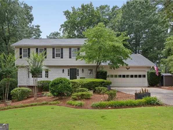 3825 Creekview Dr NE, Marietta, GA 30068