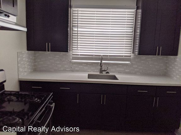 2nd image of 922 E 2nd St #2