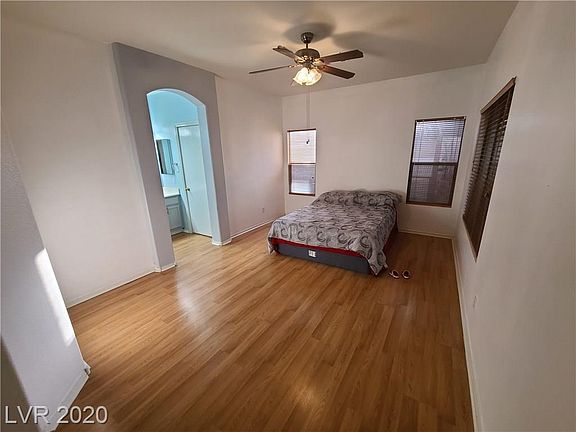 3rd image of 4721 Cliff Breeze Dr