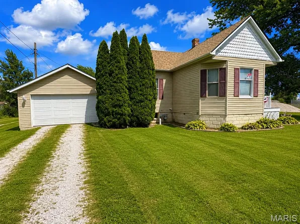 406 S Poplar St, Mount Olive, IL 62069