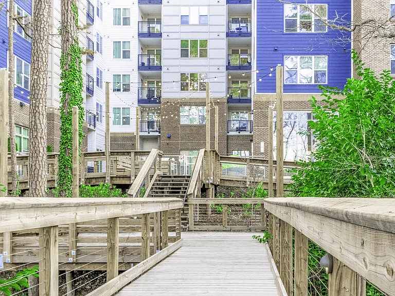 The Flats Exchange on Erwin Apartments — Photo 7
