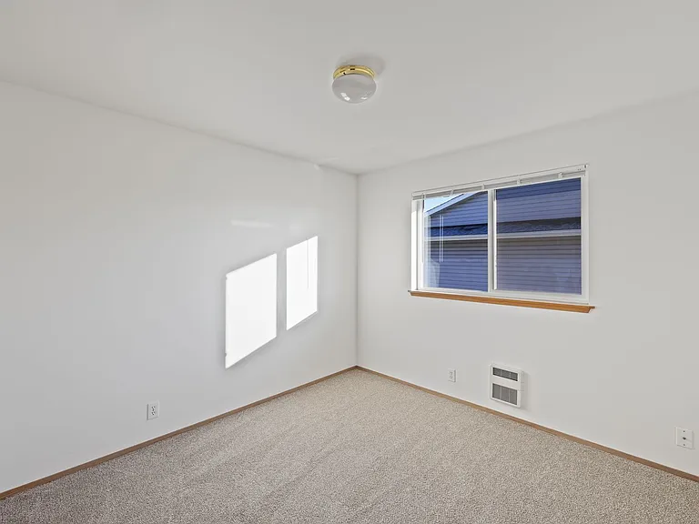 101 S Oak Harbor St #B102 — Photo 6