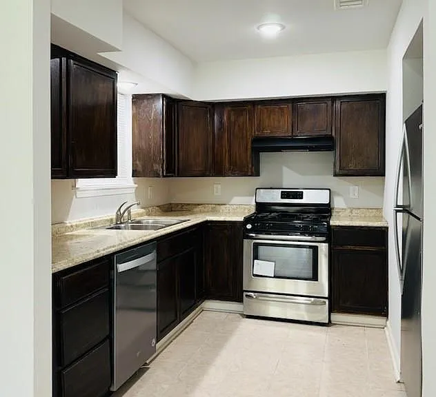 647 Regal St — Photo 1