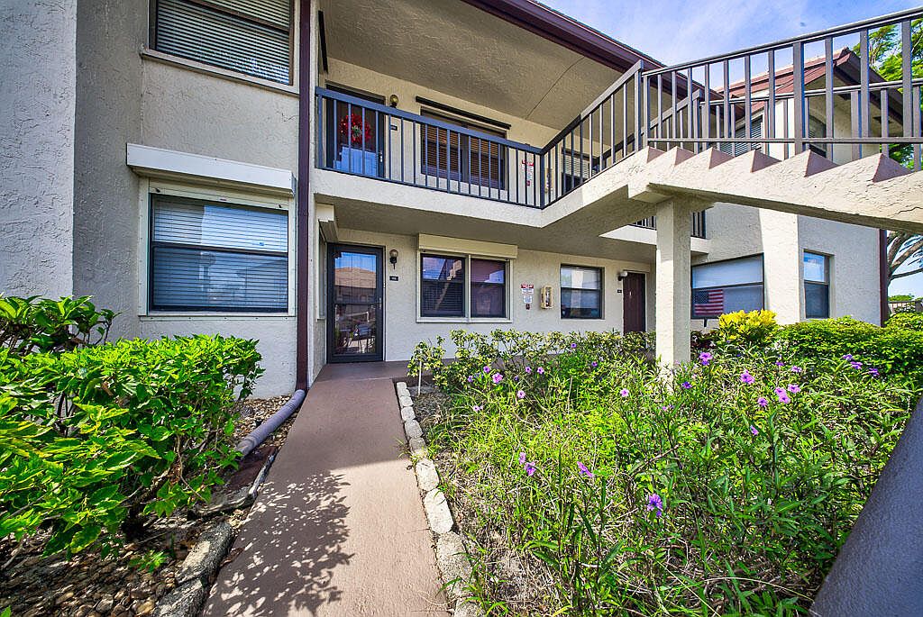 7650 Tahiti Lane #105 — Forest Oaks Golf Club