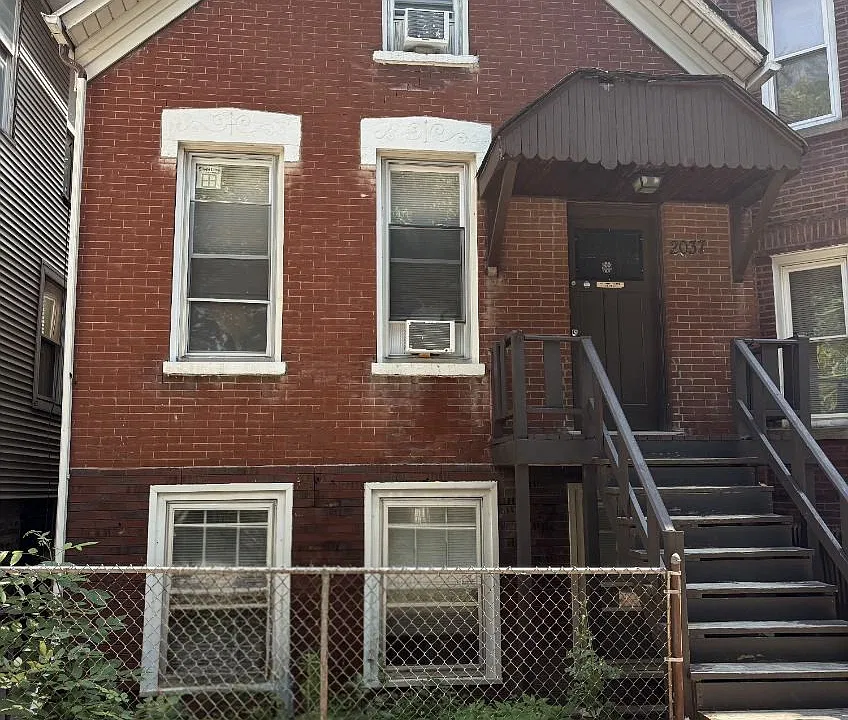 2037 W Shakespeare Ave