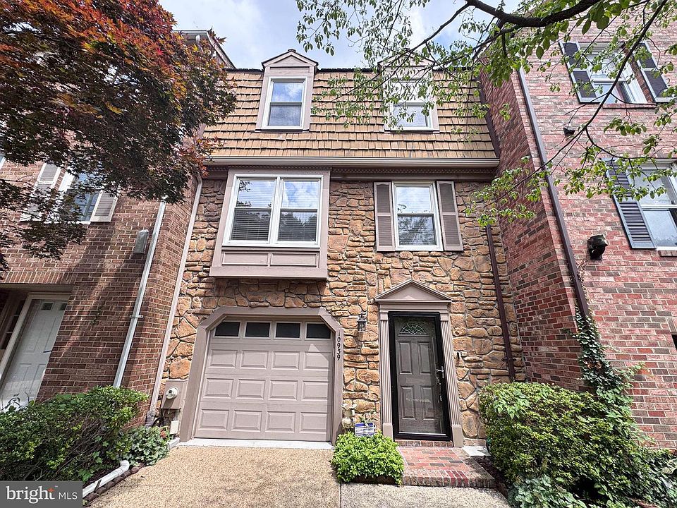 1st image of 10939 Pebble Run Dr